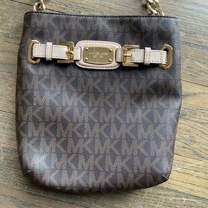 Michael Kors crossbody. Excellent condition.